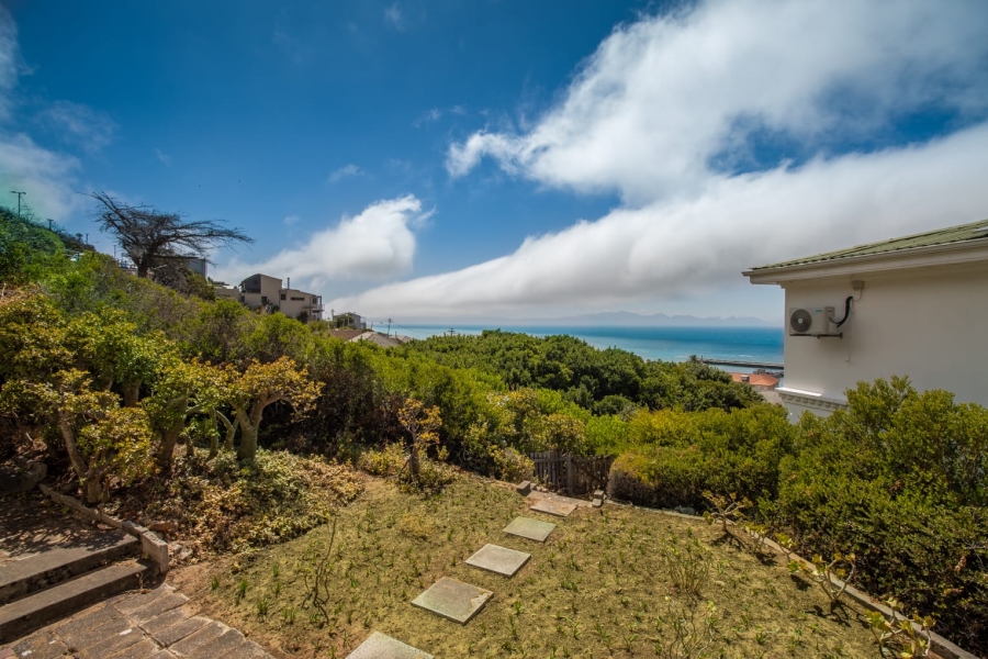 To Let 3 Bedroom Property for Rent in Kalk Bay Western Cape
